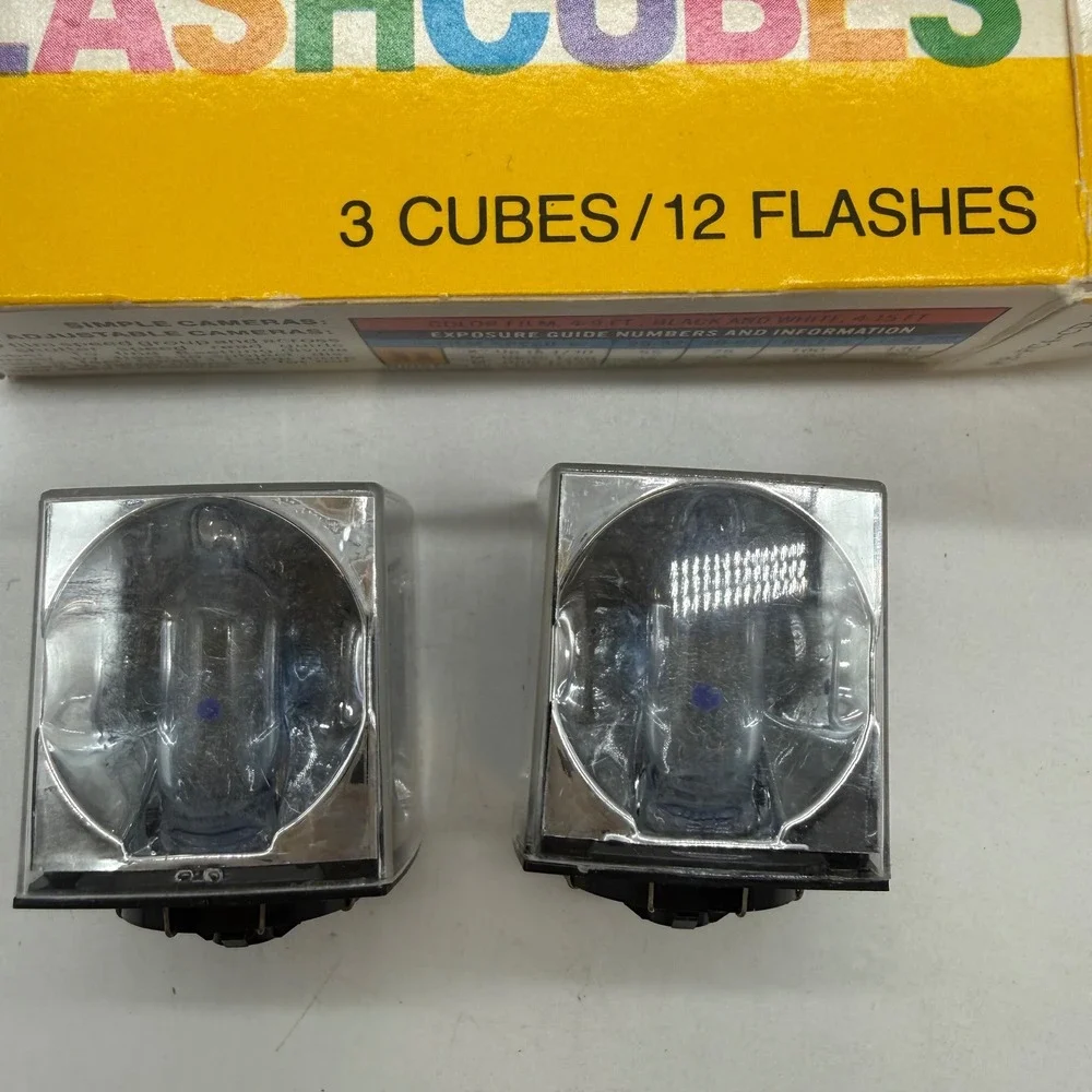 VTG Sylvania Blue Dot Flashcubes 2 Cubes 8‎ Flashes Camera only 2 cubes in box